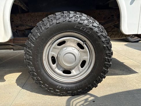Used 2015 Ford F250 XL w/ Power Equipment Group AWD/4WD image 47