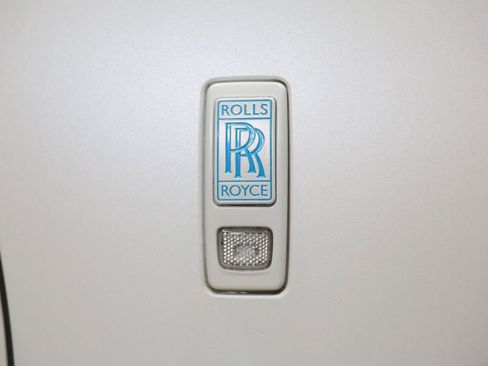 Used 2019 Rolls-Royce Wraith RWD image 32