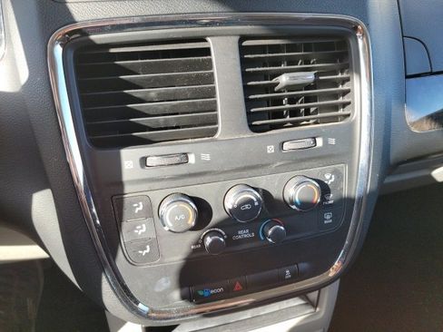 Used 2011 Dodge Grand Caravan Express image 12