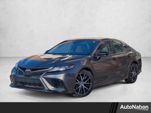 Used 2021 Toyota Camry SE image 1