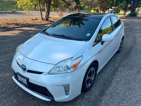 Used 2013 Toyota Prius Four w/ Deluxe Solar Roof Pkg FWD image 3