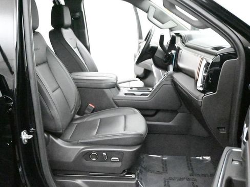 Used 2025 GMC Sierra 3500 Denali w/ Technology Package AWD/4WD image 22