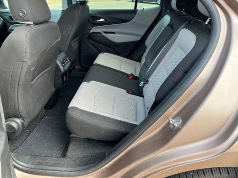 Used 2019 Chevrolet Equinox LS image 3