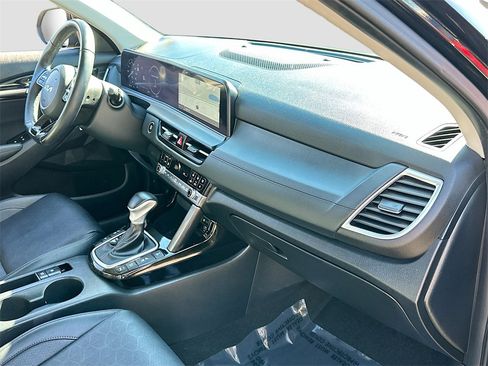 Certified 2025 Kia Seltos SX w/ SX Sunroof Package image 30