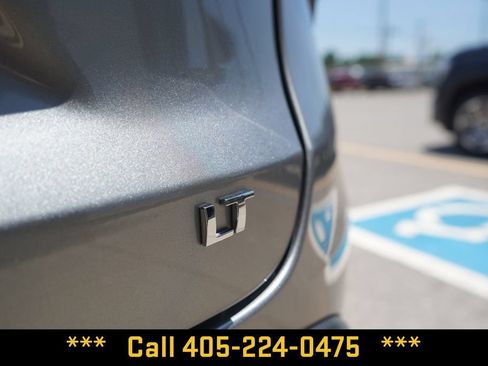 Used 2025 Chevrolet Trax LT FWD image 7