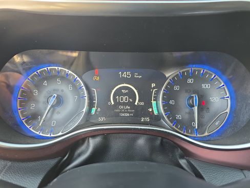 Used 2020 Chrysler Pacifica Limited image 18