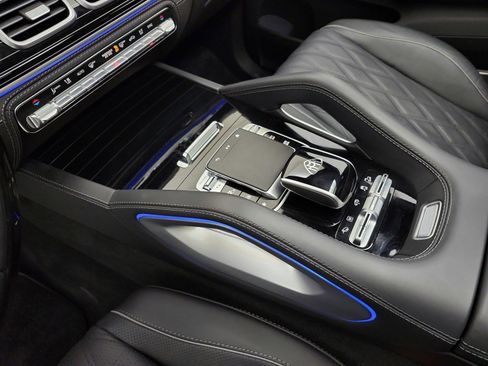 Used 2024 Mercedes-Benz Maybach GLS 600 4MATIC image 11