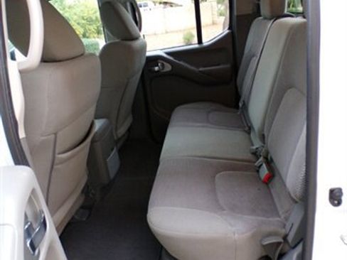 Used 2018 Nissan Frontier SV image 18