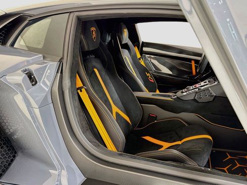 Used 2020 Lamborghini Aventador SVJ AWD/4WD image 24