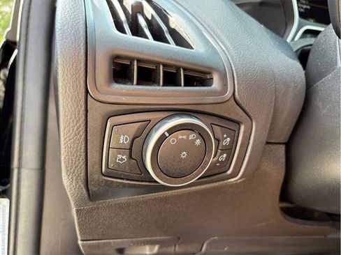 Used 2017 Ford Focus SEL image 25