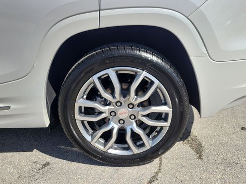 Used 2024 GMC Terrain Denali w/ Denali Premium Package AWD/4WD image 22