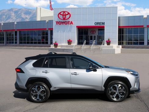Used 2025 Toyota RAV4 XSE image 3