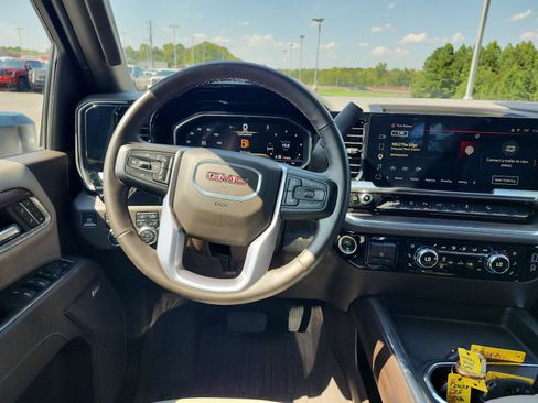 Used 2025 GMC Sierra 2500 SLT w/ SLT Premium Package AWD/4WD image 15