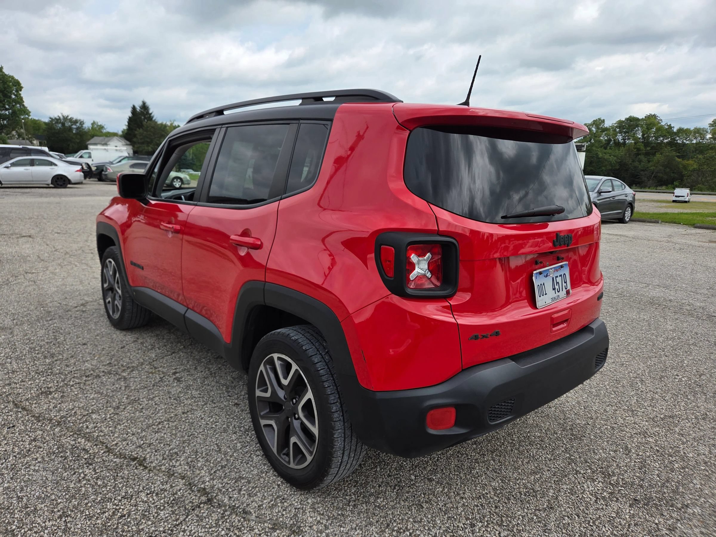 Used 2018 Jeep Renegade Latitude w/ Cold Weather Group AWD/4WD image 3