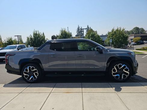 Used 2025 Chevrolet Silverado EV RST AWD/4WD image 8