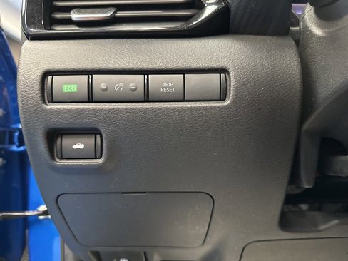 Used 2025 Nissan Sentra SV image 23