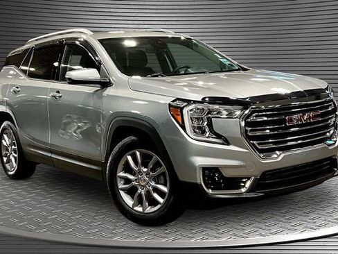 Used 2024 GMC Terrain SLT w/ LPO, Floor Liner Package FWD image 3