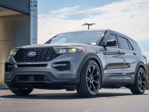 Used 2022 Ford Explorer ST w/ Equipment Group 401A AWD/4WD image 3