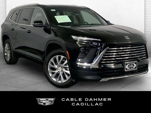 Used 2025 Buick Enclave Preferred AWD/4WD image 1