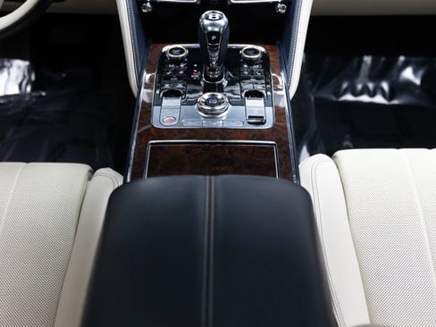 Used 2021 Bentley Flying Spur W12 image 9