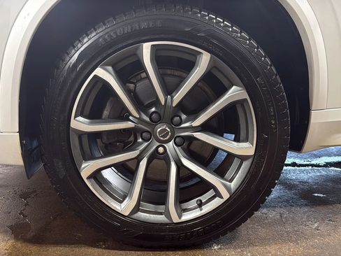 Used 2019 Volvo XC90 T5 Momentum w/ Multimedia Package AWD/4WD image 32