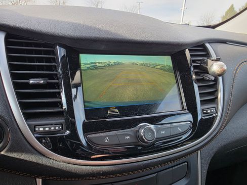Used 2019 Chevrolet Trax LT w/ LT Convenience Package image 17