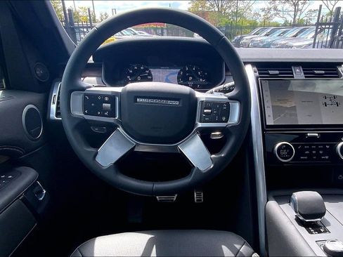 Certified 2025 Land Rover Discovery Dynamic SE AWD/4WD image 5