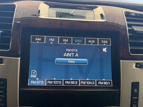 Used 2011 Cadillac Escalade Platinum AWD/4WD image 15
