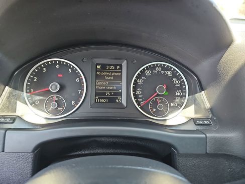 Used 2014 Volkswagen Tiguan SEL FWD image 18