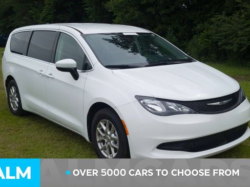Used 2023 Chrysler Voyager LX FWD image 3