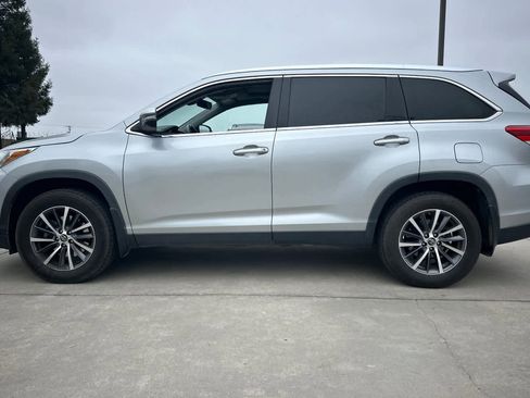 Used 2019 Toyota Highlander XLE image 6
