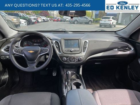 Used 2017 Chevrolet Malibu LT FWD image 7