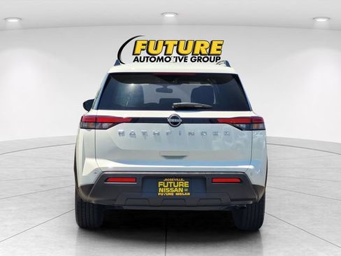 Certified 2025 Nissan Pathfinder SV FWD image 8