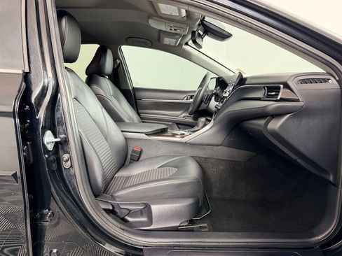 Used 2024 Toyota Camry SE image 30