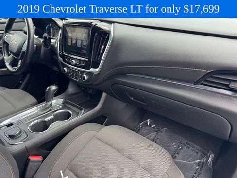 Used 2019 Chevrolet Traverse LT FWD image 8