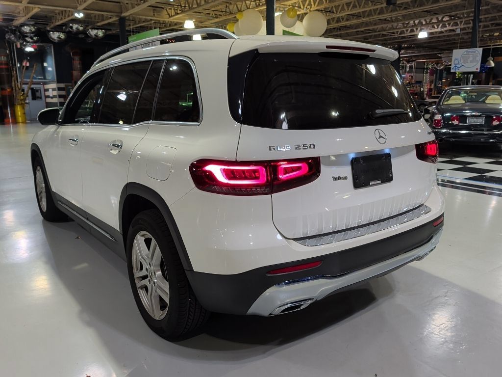 Used 2022 Mercedes-Benz GLB 250 4MATIC image 11