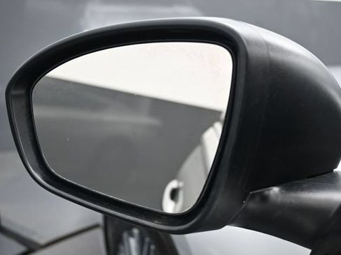 Used 2025 Nissan Altima 2.5 SV FWD image 4