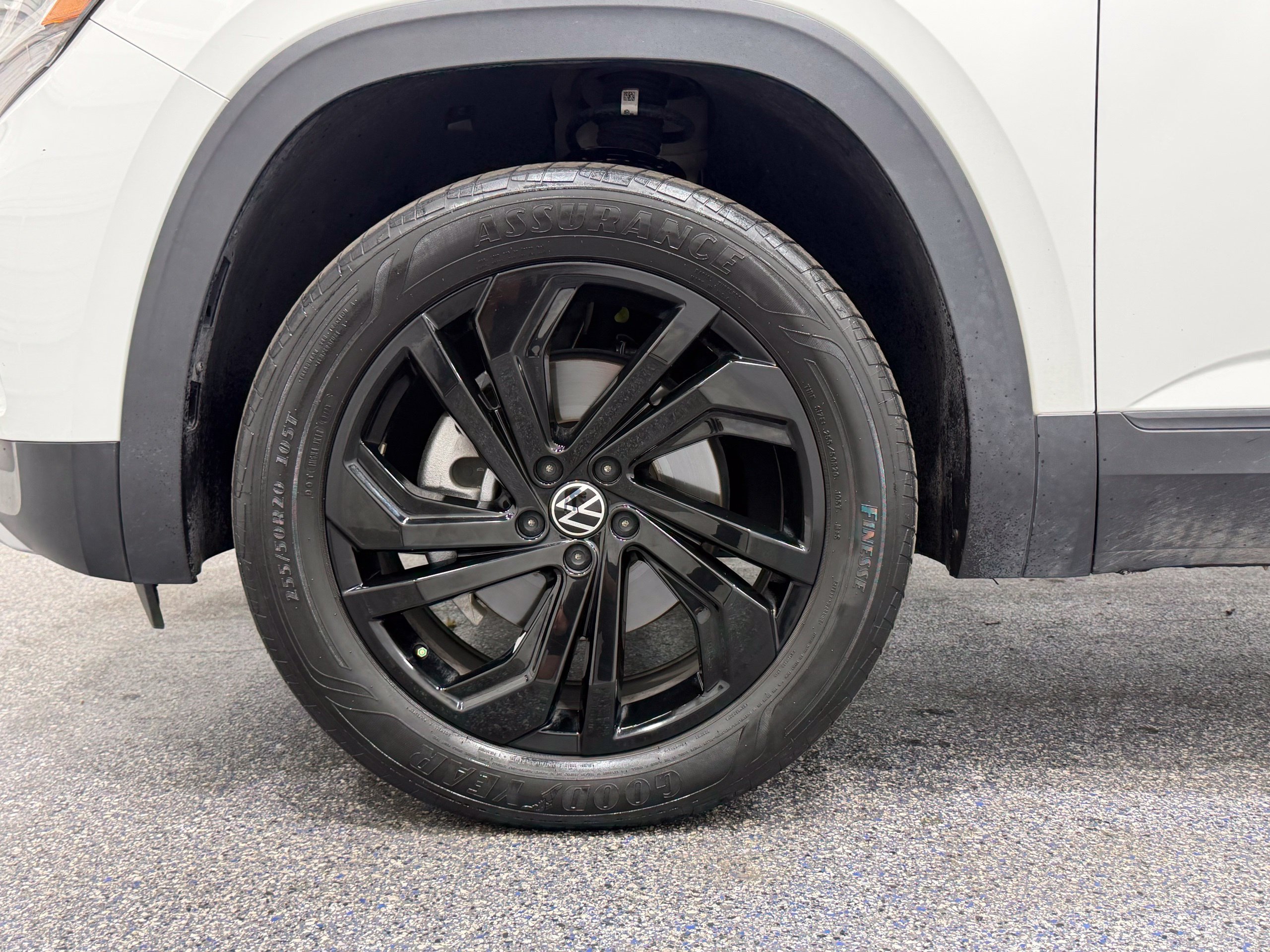 Certified 2023 Volkswagen Atlas SE w/ Black Wheel Package FWD image 12