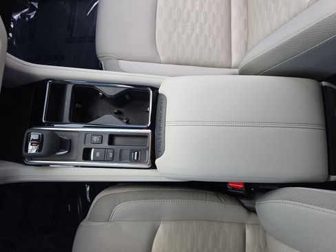 Used 2024 Nissan Pathfinder SV w/ SV Premium Package FWD image 23