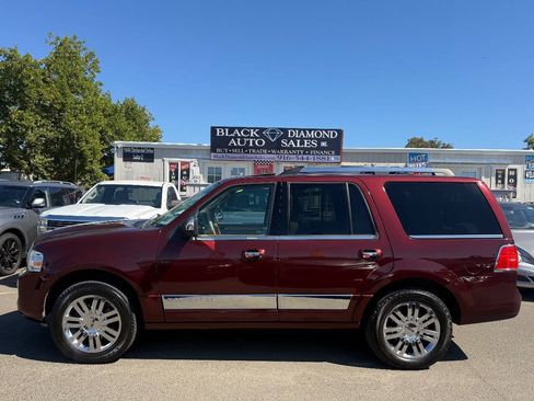 Used 2010 Lincoln Navigator 4WD image 1