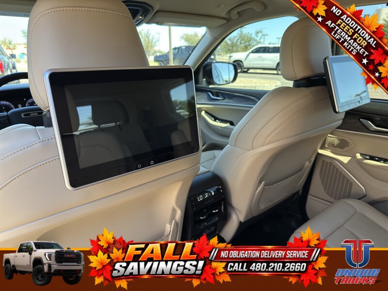 Used 2022 Jeep Grand Cherokee L Limited w/ Luxury Tech Group II AWD/4WD image 21