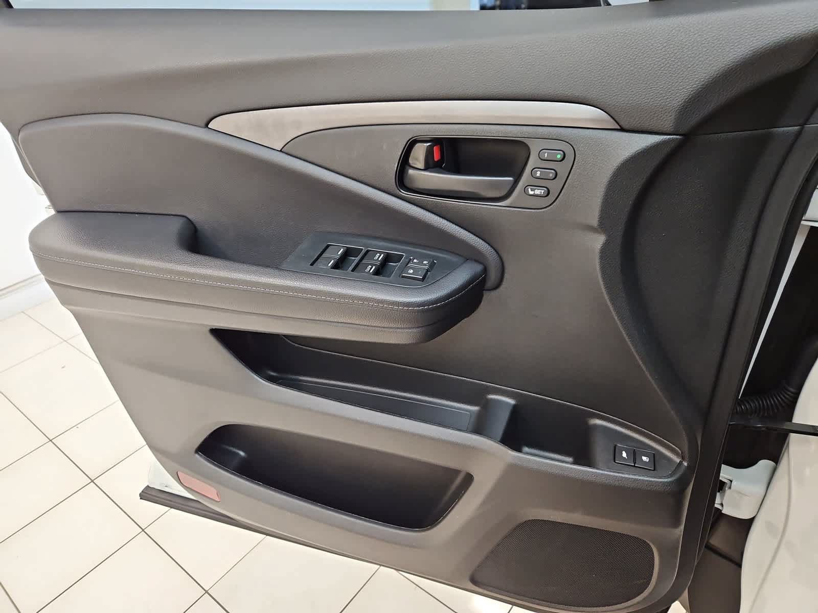 Certified 2023 Honda Passport EX-L image 17