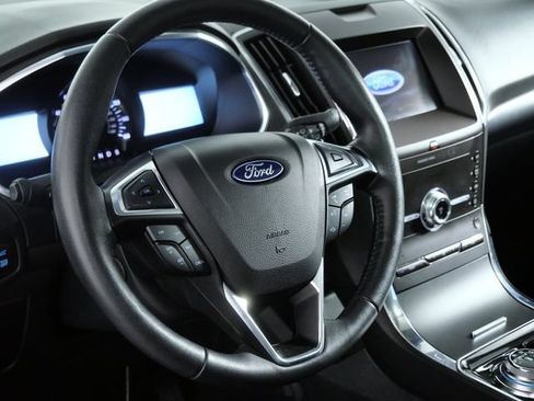 Certified 2020 Ford Edge Titanium AWD/4WD image 18
