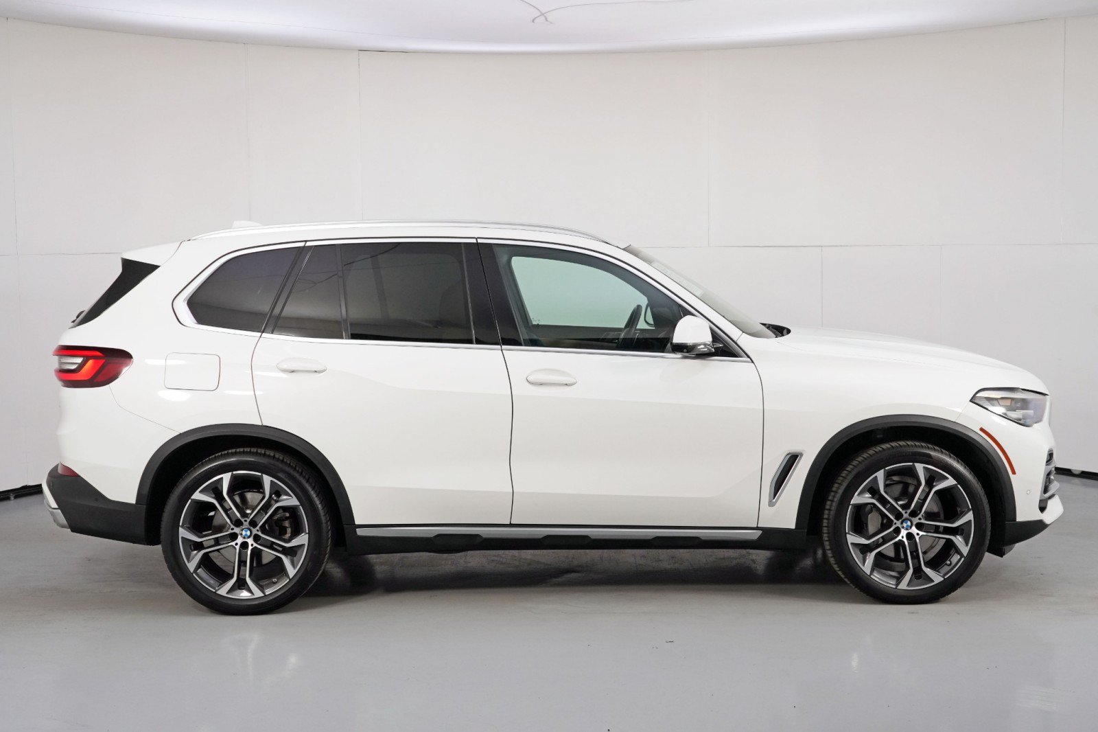 Used 2022 BMW X5 sDrive40i w/ Parking Assistance Package RWD image 54