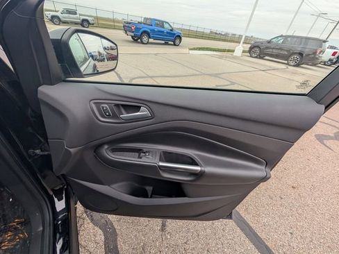 Used 2017 Ford Escape SE image 5