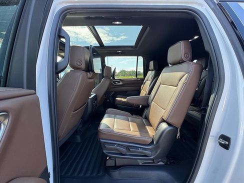 Used 2024 Chevrolet Suburban High Country w/ Advanced Technology Package AWD/4WD image 12
