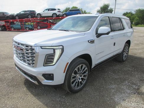 New 2026 GMC Yukon Denali w/ Sun & Power Step Package AWD/4WD image 9