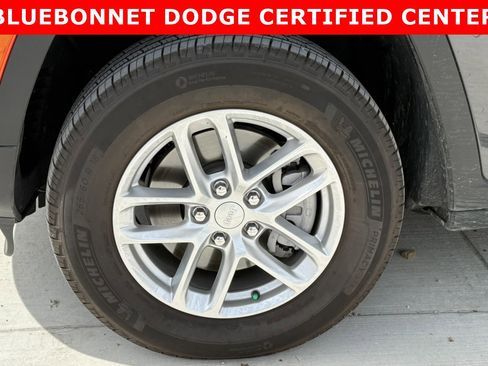 Used 2025 Jeep Grand Cherokee L Laredo image 15