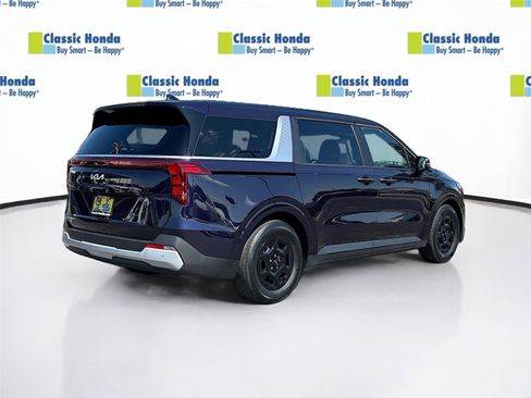 Used 2025 Kia Carnival FWD image 8