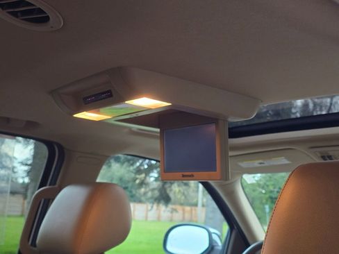 Used 2010 Chevrolet Suburban LTZ image 21